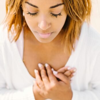 Zelfliefde verdiepen met AI: 5 spirituele redenen met prompts om te starten